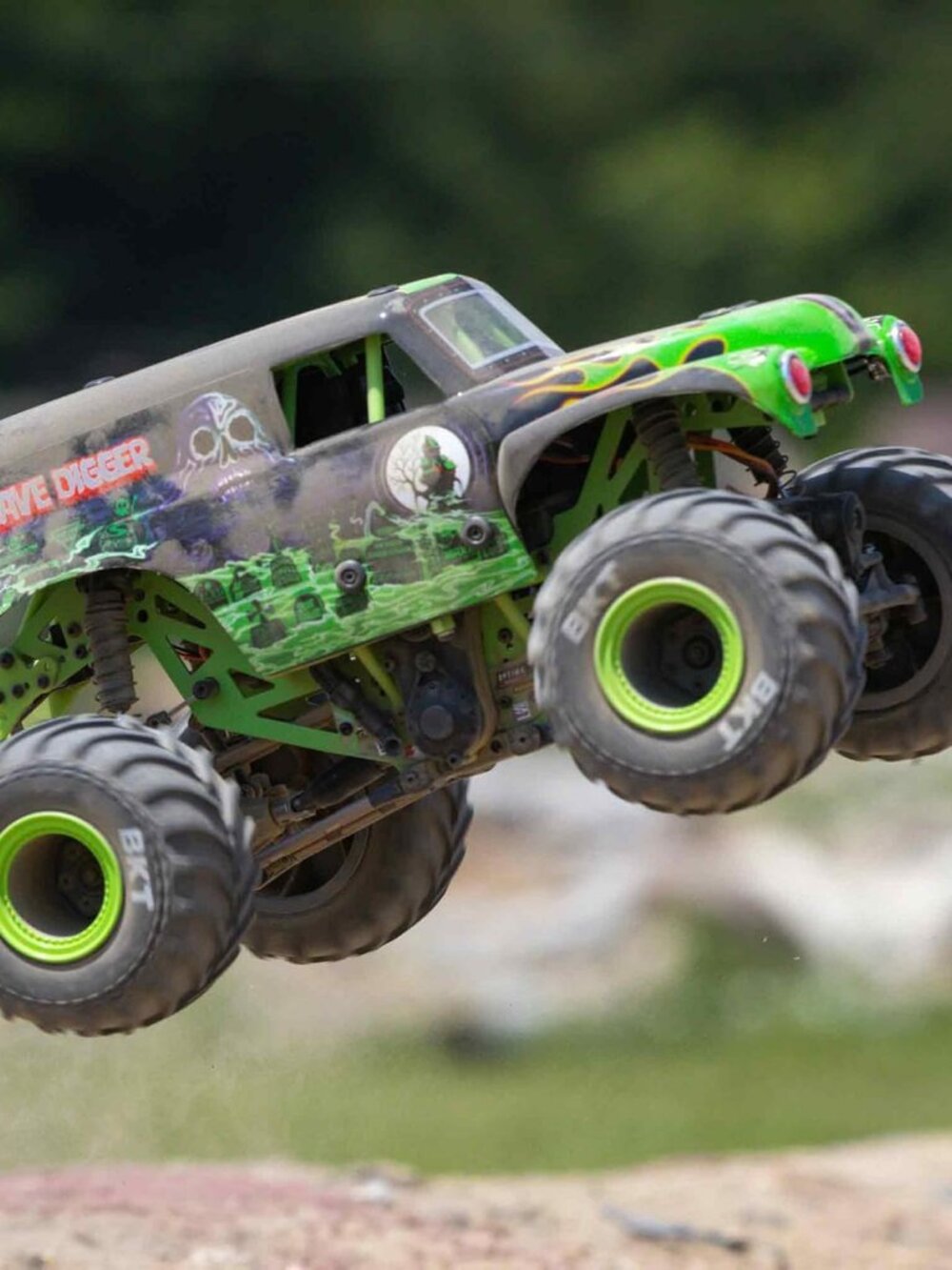 1/18 Mini LMT Grave Digger 2S 4X4 RTR Brushed Monster Truck Battery & Charger In - Picture 10 of 10